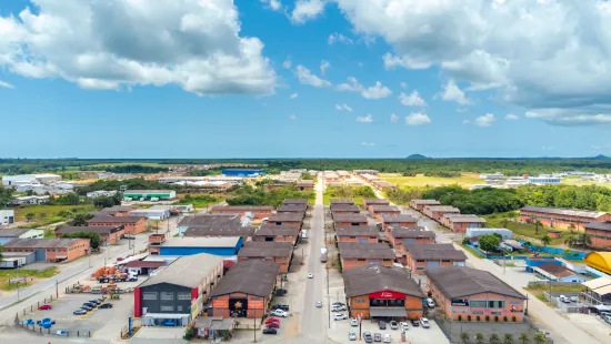 Vista aérea de drone da expansão urbana e loteamentos de Araquari